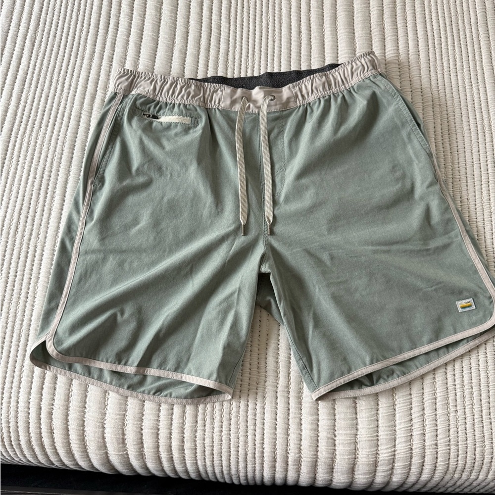 Vuori Men's Banks shorts in Neptune Linen Texture